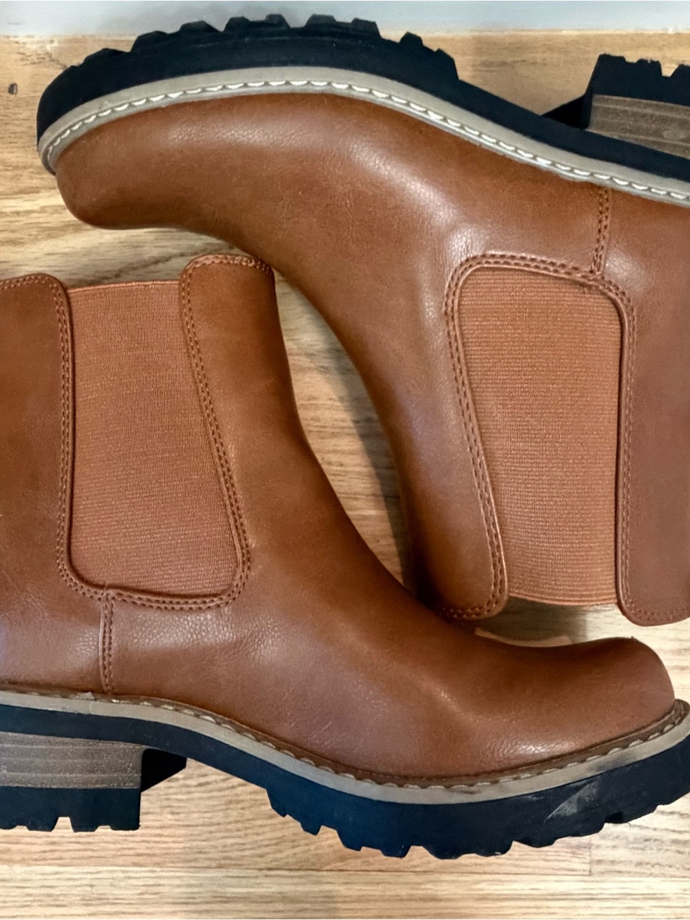 Universal Thread Tan Chelsea Boots Size 6.5